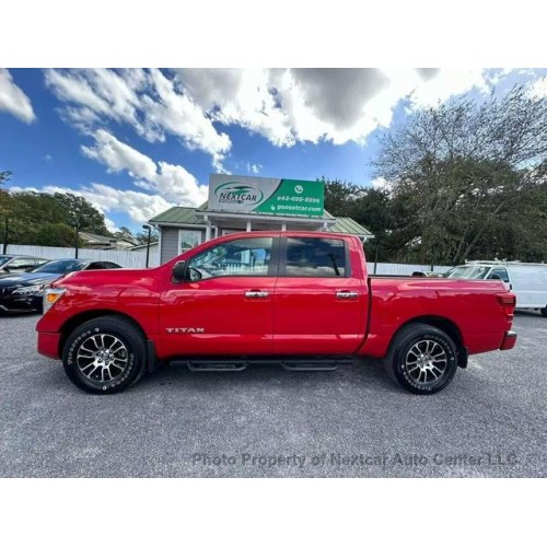 2021 Nissan Titan SV's photo