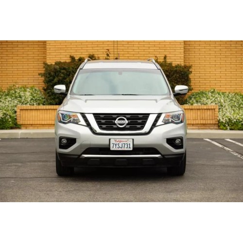 2017 Nissan Pathfinder SV's photo
