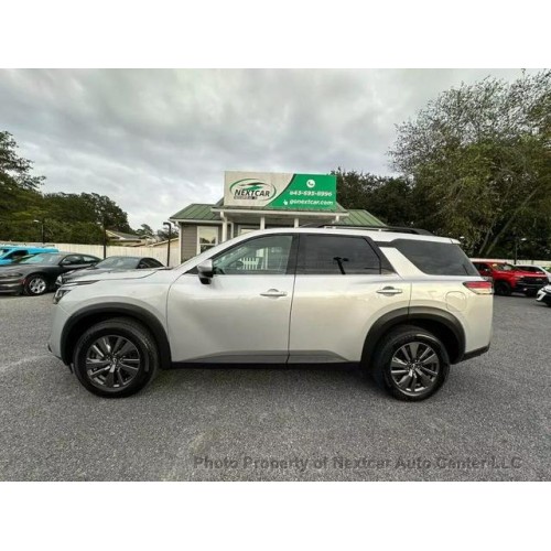 2022 Nissan Pathfinder SV