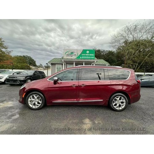2018 Chrysler Pacifica Limited's photo