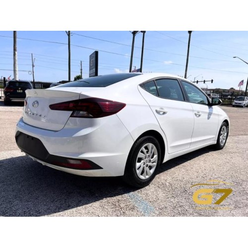 2020 Hyundai Elantra SE's photo