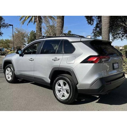 2021 Toyota RAV4 XLE's photo