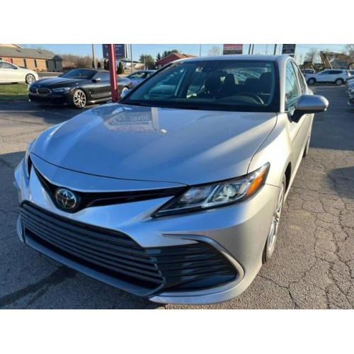 2022 Toyota Camry LE's photo