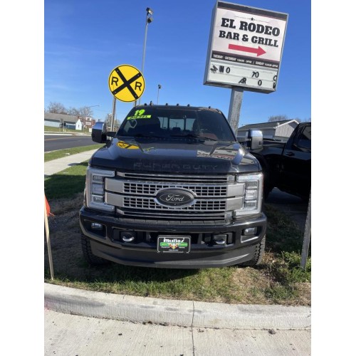 2019 Ford F-250 Super Duty Platinum's photo