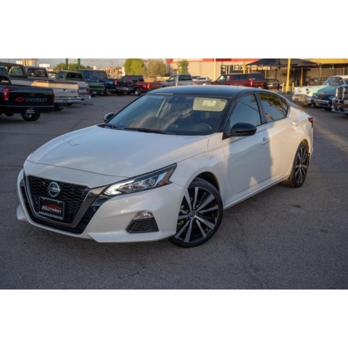 2021 Nissan Altima SR's photo