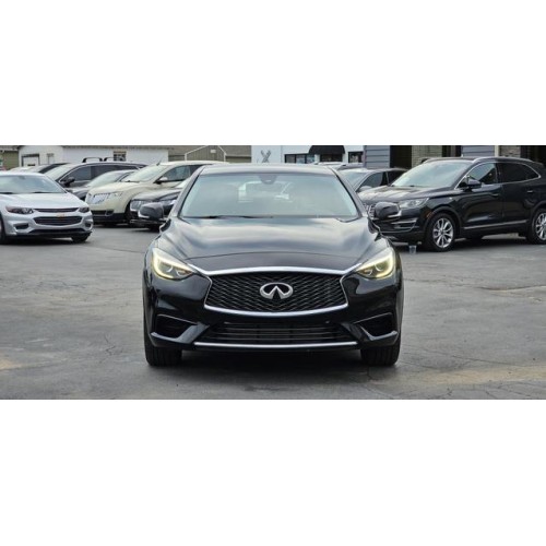 2017 INFINITI QX30 Luxury's photo