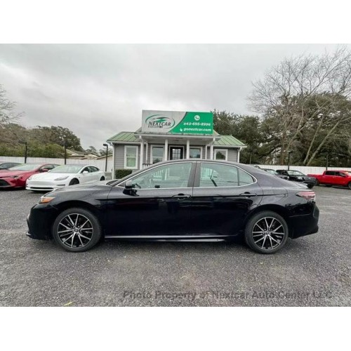 2021 Toyota Camry SE's photo